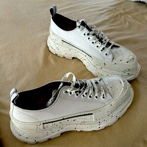 Alexander McQueen shoes absolutely stunning ! Major fashion statement